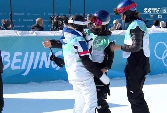 谷爱凌安慰对手！中国创造41年最佳开局，冬奥金牌榜：升至第1休闲区蓝鸢梦想 - Www.slyday.coM