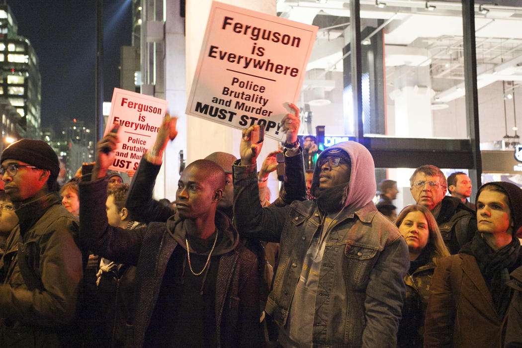 美国又乱了！无辜黑人男子被警察射杀，大批群众涌上街头发表抗议休闲区蓝鸢梦想 - Www.slyday.coM