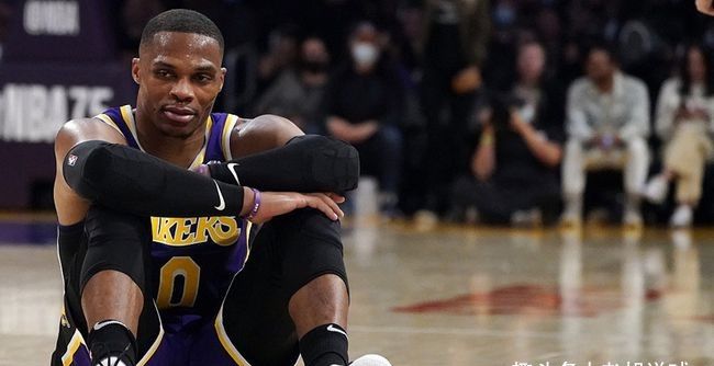 詹姆斯喊话湖人赶紧交易,抓紧时间补强,威少躲在角落瑟瑟发抖休闲区蓝鸢梦想 - Www.slyday.coM 詹姆斯喊话湖人赶紧交易,抓紧时间补强,威少躲在角落瑟瑟发抖休闲区蓝鸢梦想 - Www.slyday.coM