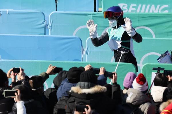 谷爱凌霸气夺冠,安慰失误的对手,压力面前告诉朱易什么是大气休闲区蓝鸢梦想 - Www.slyday.coM 谷爱凌霸气夺冠,安慰失误的对手,压力面前告诉朱易什么是大气休闲区蓝鸢梦想 - Www.slyday.coM