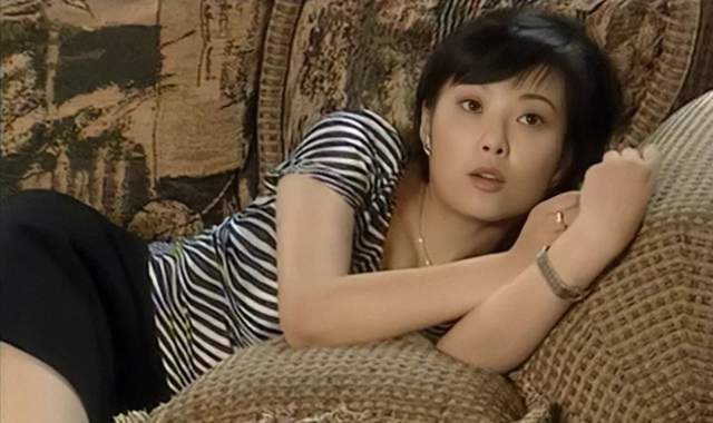 袁立在剧中饰演的富家女欧阳兰兰一角,性格任性,但又爱得真诚.
