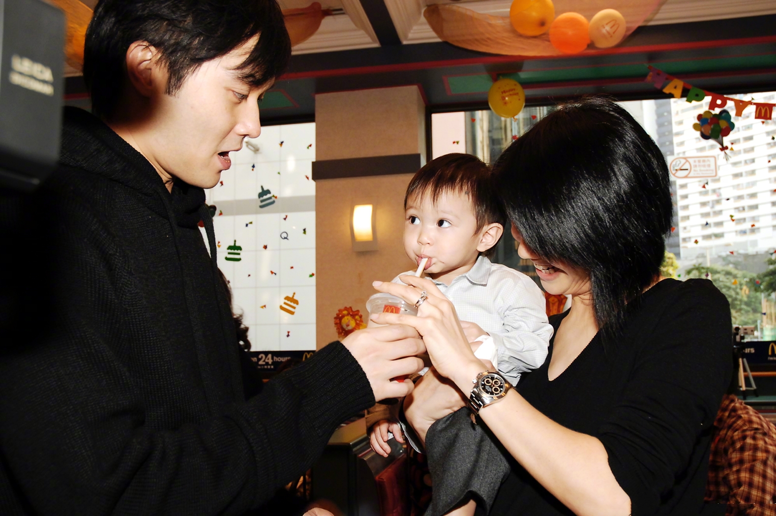 张智霖庆祝结婚21周年,将袁咏仪紧搂怀中,相爱超30年却未办婚礼休闲区蓝鸢梦想 - Www.slyday.coM 张智霖庆祝结婚21周年,将袁咏仪紧搂怀中,相爱超30年却未办婚礼休闲区蓝鸢梦想 - Www.slyday.coM