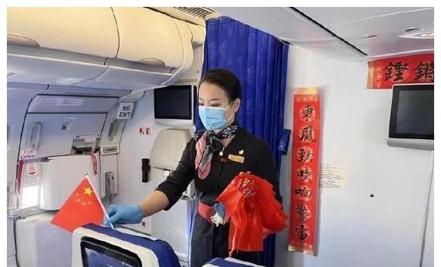 中国女足回国,入住豪华酒店!夺冠夜吃泡面庆祝,奖金超2300休闲区蓝鸢梦想 - Www.slyday.coM 中国女足回国,入住豪华酒店!夺冠夜吃泡面庆祝,奖金超2300休闲区蓝鸢梦想 - Www.slyday.coM