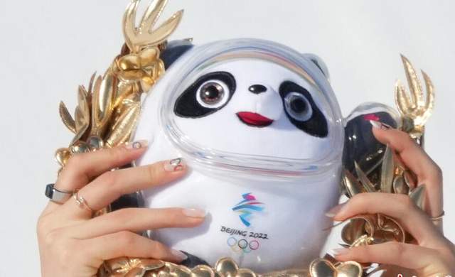 太美了！谷爱凌五环美甲冲上热搜，自曝吃了很多饺子，想去吃烤鸭休闲区蓝鸢梦想 - Www.slyday.coM