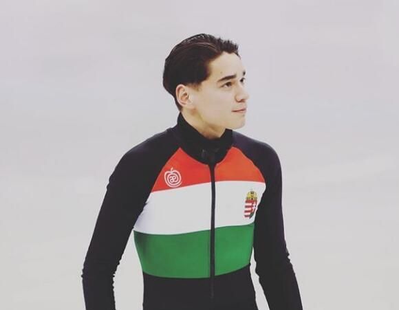 任子威在终点线前扒拉刘少林,为何不犯规而夺金?专家现身说法休闲区蓝鸢梦想 - Www.slyday.coM 任子威在终点线前扒拉刘少林,为何不犯规而夺金?专家现身说法休闲区蓝鸢梦想 - Www.slyday.coM