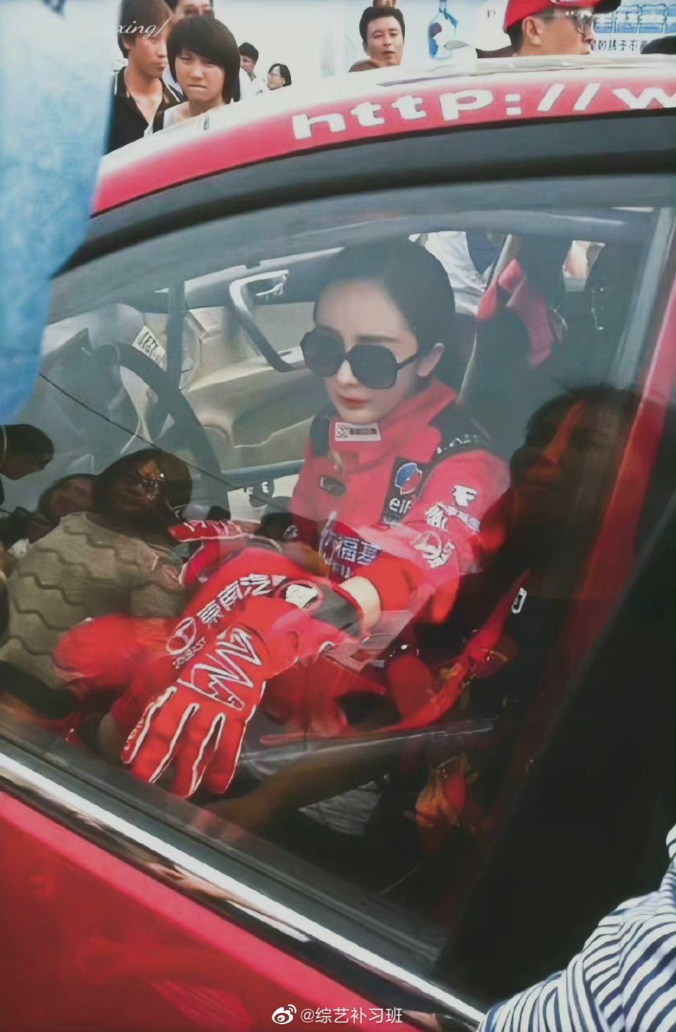 杨幂赛车服旧照真的好绝啊!