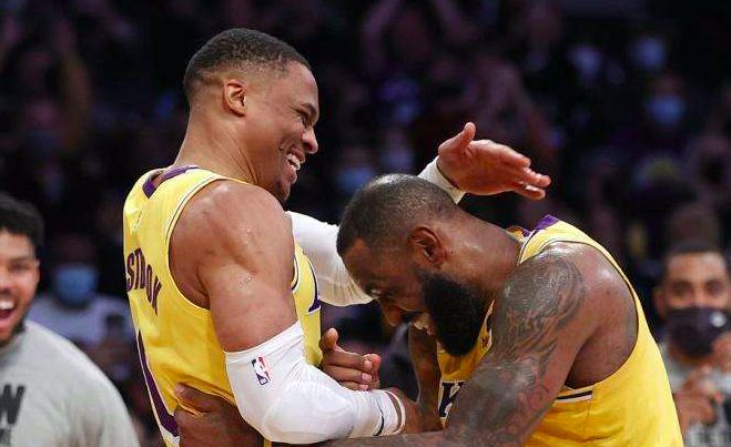 猛料！詹姆斯力挺威少，篮网伤情更新，大帝示好哈登，勇士好消息休闲区蓝鸢梦想 - Www.slyday.coM