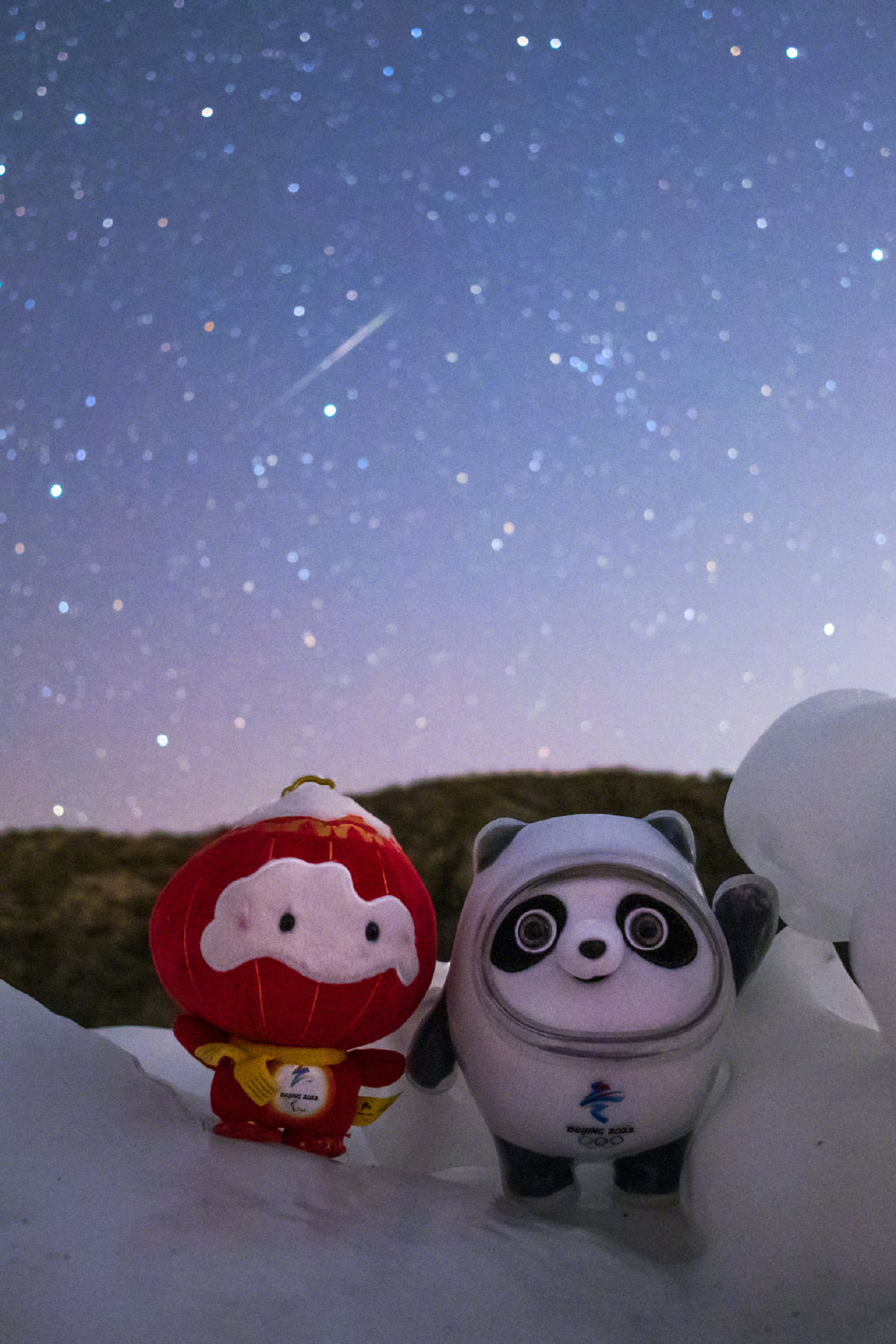 冰墩墩雪容融手机壁纸