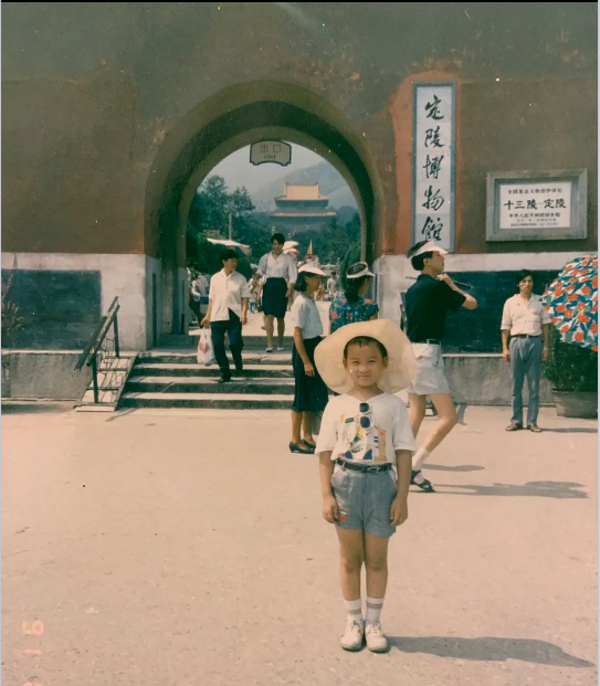 你还记得童年是什么样子吗？八张老照片，带你一起回忆童年休闲区蓝鸢梦想 - Www.slyday.coM