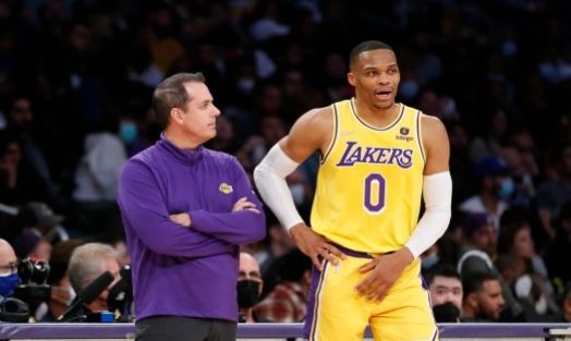 詹皇浓眉会见管理层,讨论潜在交易,威少何去何从休闲区蓝鸢梦想 - Www.slyday.coM 詹皇浓眉会见管理层,讨论潜在交易,威少何去何从休闲区蓝鸢梦想 - Www.slyday.coM