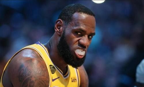 曝湖人更衣室爆发内讧,霍华德公开嘲笑威少,詹姆斯怒摔保温杯休闲区蓝鸢梦想 - Www.slyday.coM 曝湖人更衣室爆发内讧,霍华德公开嘲笑威少,詹姆斯怒摔保温杯休闲区蓝鸢梦想 - Www.slyday.coM