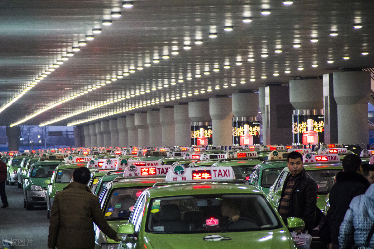 成都双流机场停车费一天多少钱成都双流机场停车收费标准来了