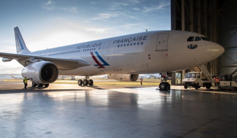 和事佬马克龙2天访俄罗斯乌克兰揭秘法国总统专机空客a330