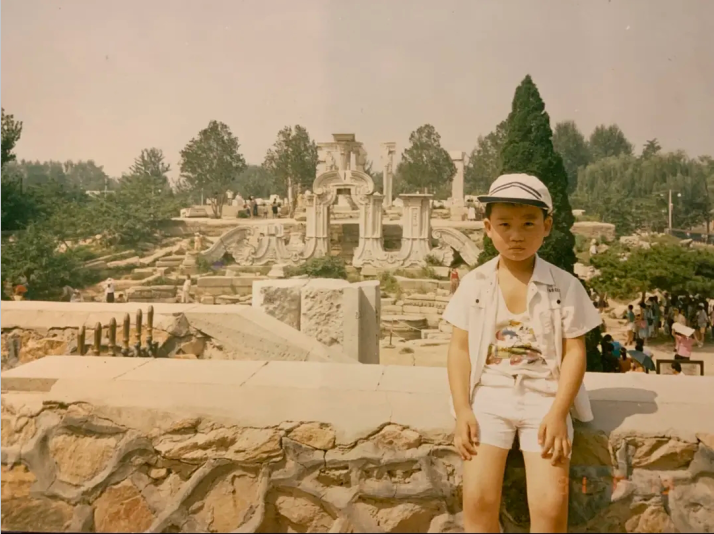 你还记得童年是什么样子吗？八张老照片，带你一起回忆童年休闲区蓝鸢梦想 - Www.slyday.coM