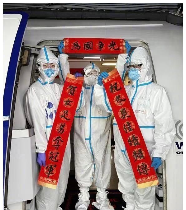 中国女足回国,入住豪华酒店!夺冠夜吃泡面庆祝,奖金超2300休闲区蓝鸢梦想 - Www.slyday.coM 中国女足回国,入住豪华酒店!夺冠夜吃泡面庆祝,奖金超2300休闲区蓝鸢梦想 - Www.slyday.coM