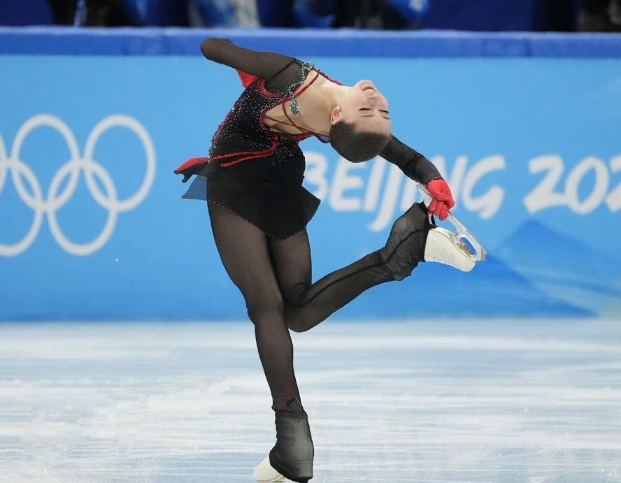 净胜30分！花滑新女神夺冠，15岁美少女成冬奥会新宠，大爱冰墩墩休闲区蓝鸢梦想 - Www.slyday.coM