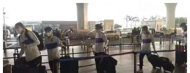 中国女足回国,入住豪华酒店!夺冠夜吃泡面庆祝,奖金超2300休闲区蓝鸢梦想 - Www.slyday.coM 中国女足回国,入住豪华酒店!夺冠夜吃泡面庆祝,奖金超2300休闲区蓝鸢梦想 - Www.slyday.coM