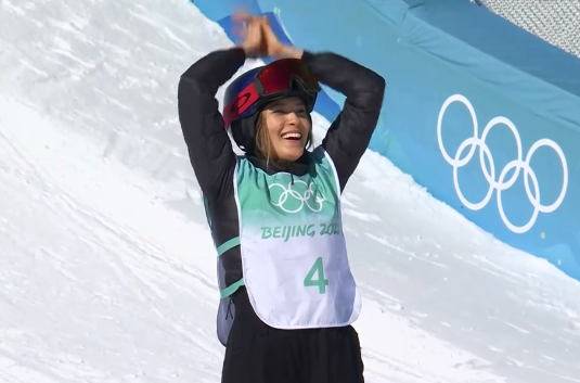 谷爱凌安慰对手！中国创造41年最佳开局，冬奥金牌榜：升至第1休闲区蓝鸢梦想 - Www.slyday.coM