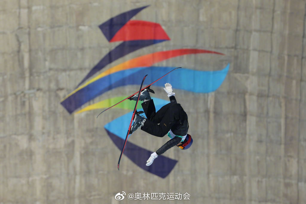 金牌！谷爱凌创造中国冰雪历史！世界冠军+天才少女+绝美模特，她是怎么做到的？休闲区蓝鸢梦想 - Www.slyday.coM