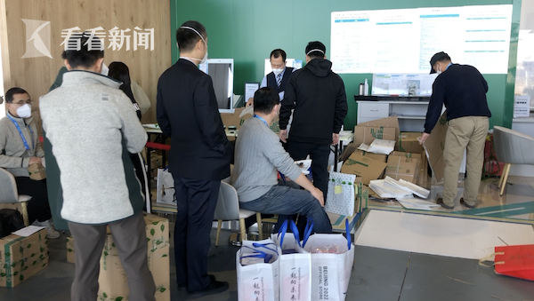 你以为只有日本记者邮寄冰墩墩吗？冬奥会主新闻中心邮局忙"翻"了休闲区蓝鸢梦想 - Www.slyday.coM