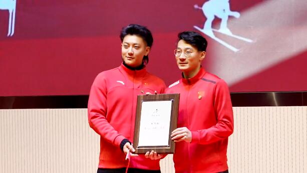 黄子韬激动发文祝贺任子威夺冠：我们赢得干干净净！休闲区蓝鸢梦想 - Www.slyday.coM