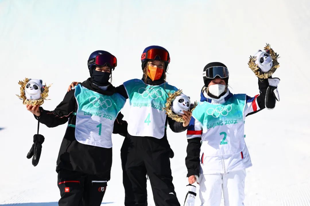 ▲2022北京冬奥会自由式滑雪女子大跳台决赛颁花仪式。图源IC photo
