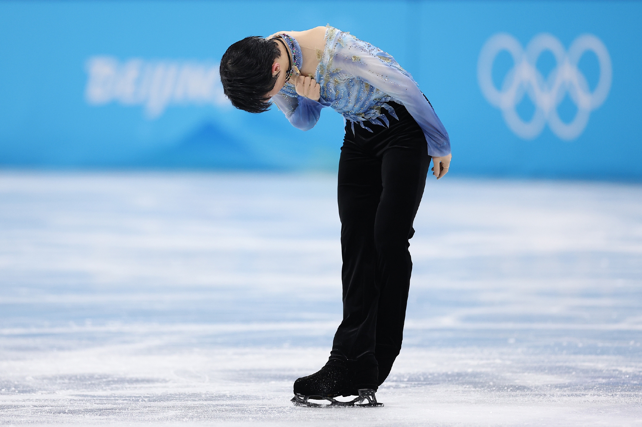 羽生结弦在比赛后等待成绩.曹灿/新华社 图中国选手金博洋获得90.