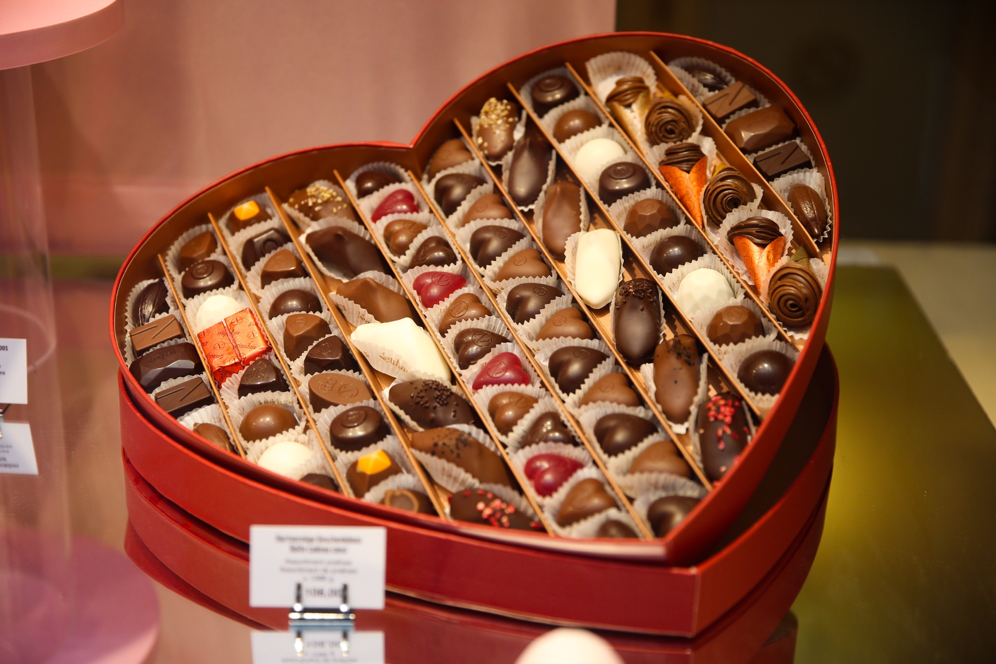 比利时情人节巧克力浪漫上市