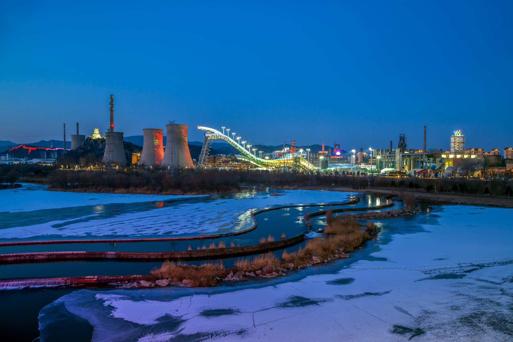 首钢园上新啦从炼钢到制冰北京冬奥奏响冰与火之歌