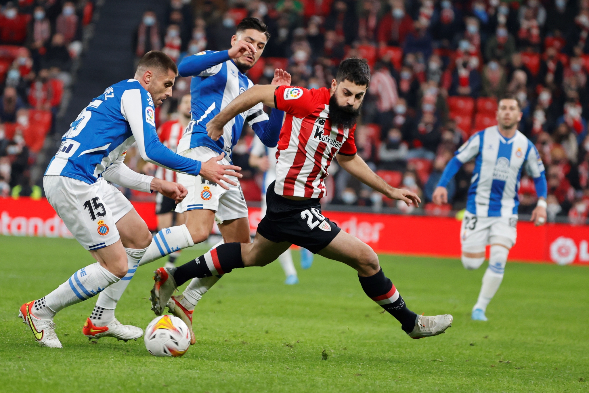 足球西甲联赛毕尔巴鄂竞技胜西班牙人