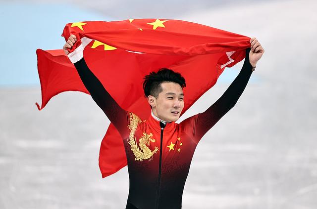 李浩】7日晚进行的短道速滑男子1000米决赛中,中国选手任子威和李文龙