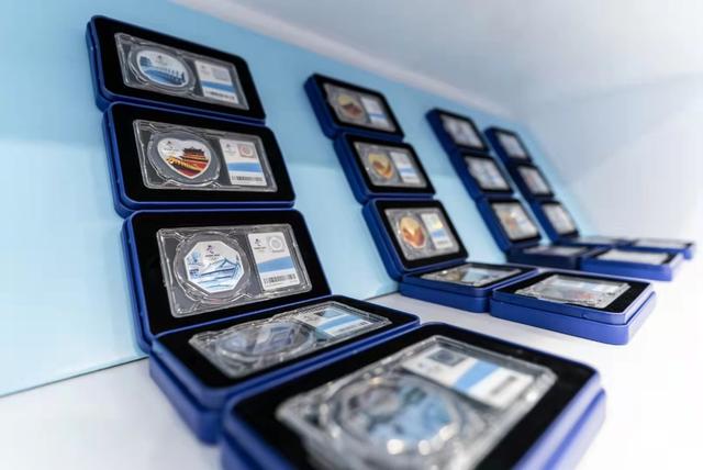 北京冬奥会特许商品零售店独家回应：2月10日起重庆店将陆续补货到店 保证大家能“一人一墩”休闲区蓝鸢梦想 - Www.slyday.coM