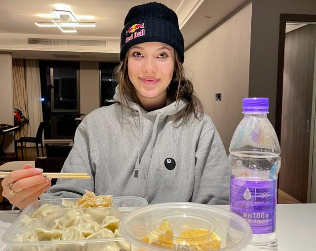 不好，被她射中了！最爱吃饺子和红烧肉，18岁的谷爱凌实力诠释“什么叫可爱”休闲区蓝鸢梦想 - Www.slyday.coM