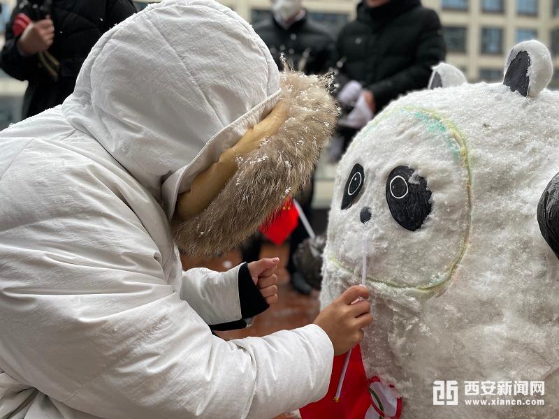 堆出一个顶流明星“冰墩墩”休闲区蓝鸢梦想 - Www.slyday.coM