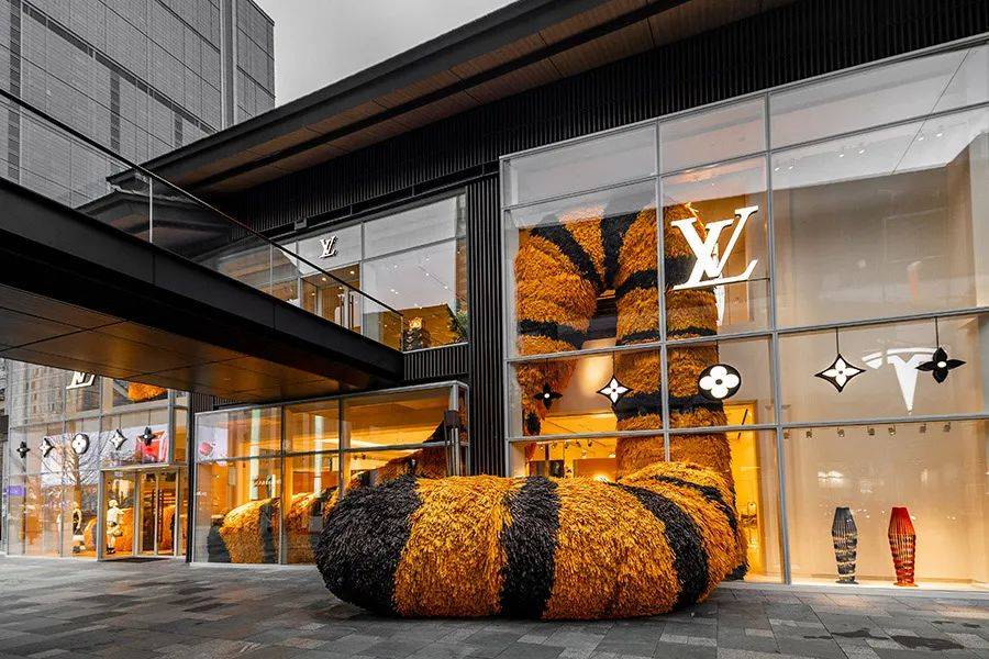 LV虎年门店设计太震撼了！网友：像虎皮毛毛虫！|LV|路易威登|成都市_新浪新闻