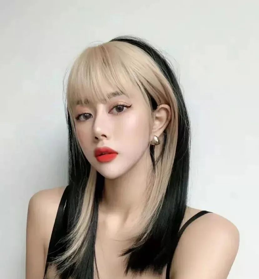 染这样的发型凹造型,回头率绝对是百分百的看起来是特别的洋气时髦呢