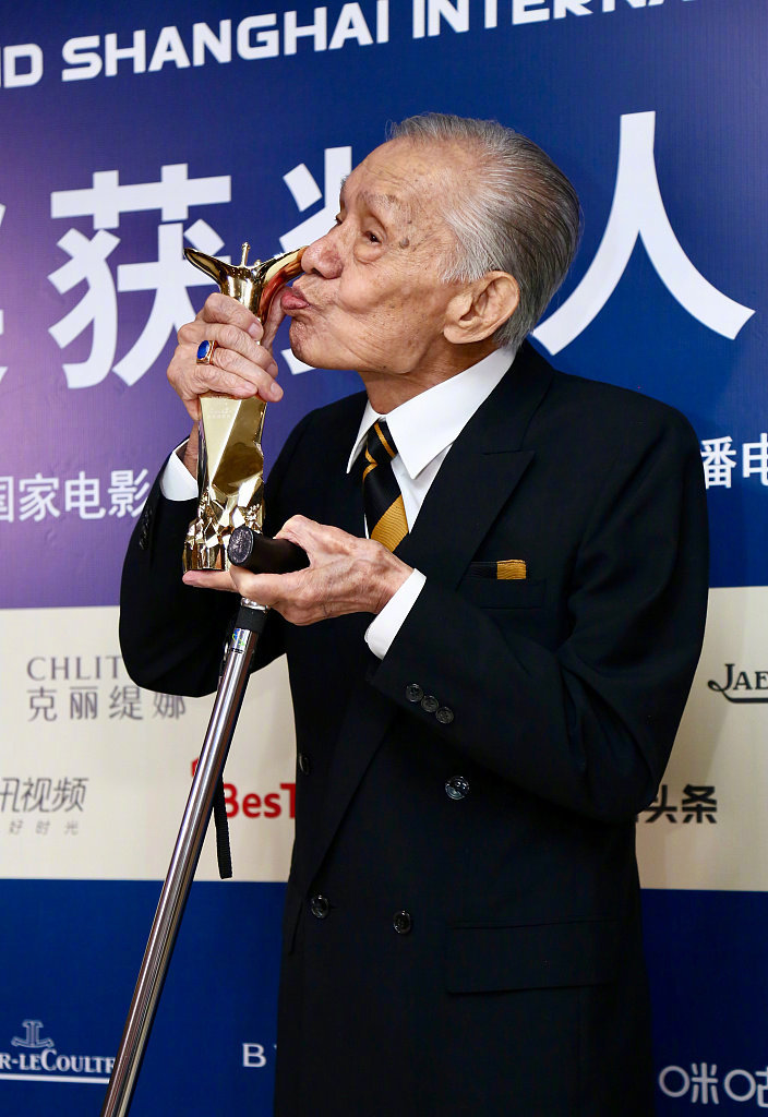 据台媒报道资深男演员常枫于6日在家中去世享年98岁