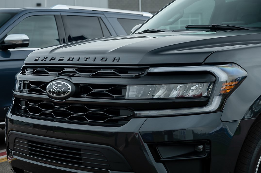 总的来说,2022款福特征服者的提升还是很明显的,外观,内饰以及配置都