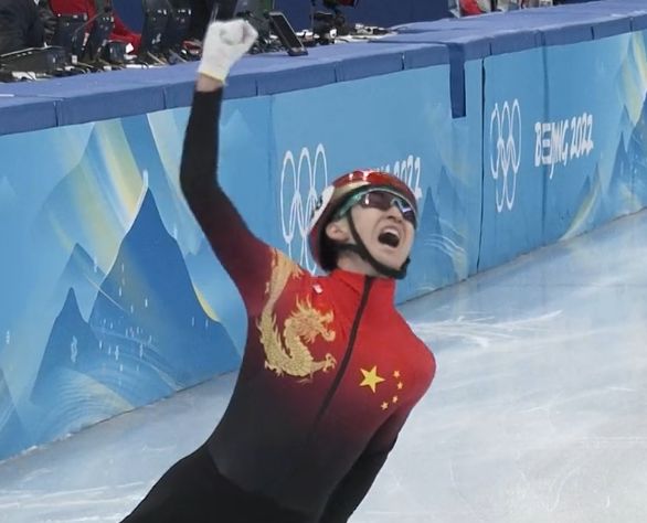 中国队夺得北京冬奥首金的背后,一人功不可没,武大靖称其为榜样休闲区蓝鸢梦想 - Www.slyday.coM 中国队夺得北京冬奥首金的背后,一人功不可没,武大靖称其为榜样休闲区蓝鸢梦想 - Www.slyday.coM