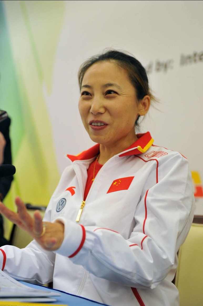 为回国执教放弃高薪培养出王濛武大靖的教母李琰究竟有多强