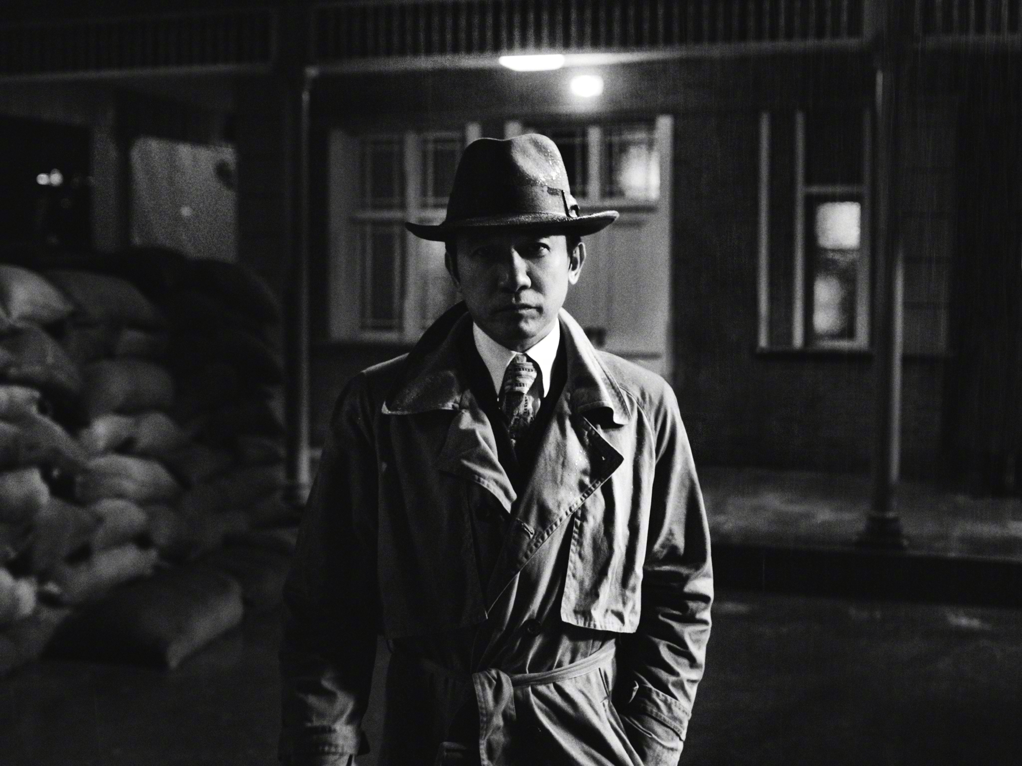 电影无名曝光一组梁朝伟王一博王传君的黑白剧照