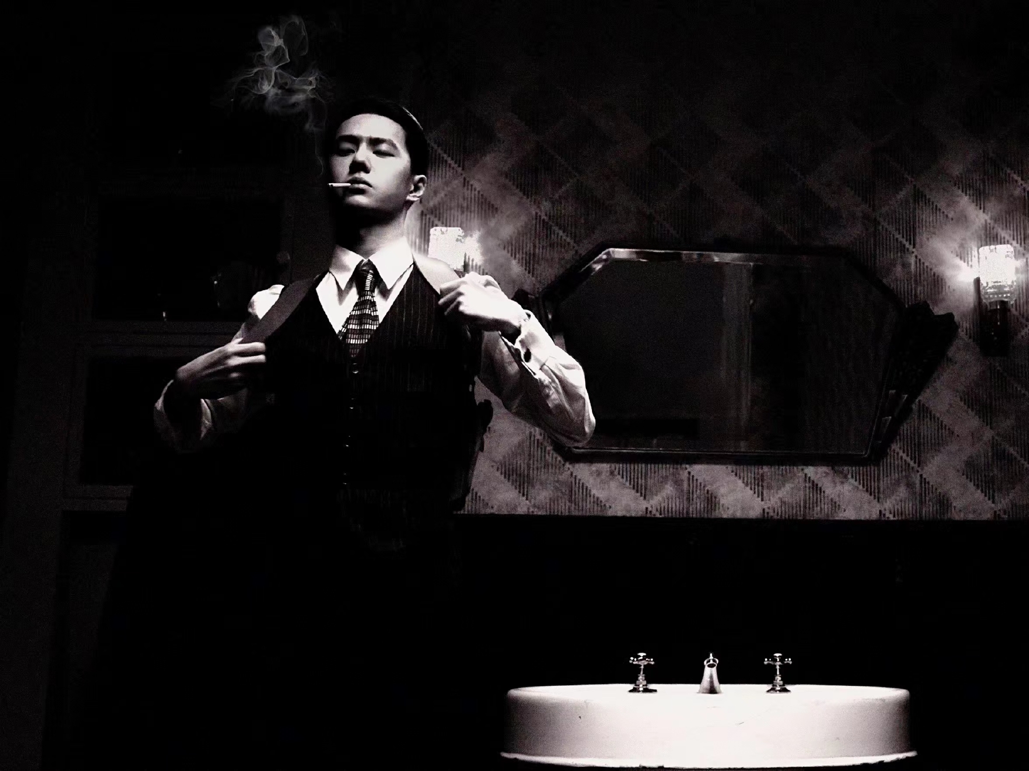 电影无名曝光一组梁朝伟王一博王传君的黑白剧照