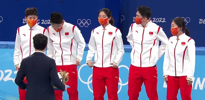 中国队夺得北京冬奥首金的背后,一人功不可没,武大靖称其为榜样休闲区蓝鸢梦想 - Www.slyday.coM 中国队夺得北京冬奥首金的背后,一人功不可没,武大靖称其为榜样休闲区蓝鸢梦想 - Www.slyday.coM