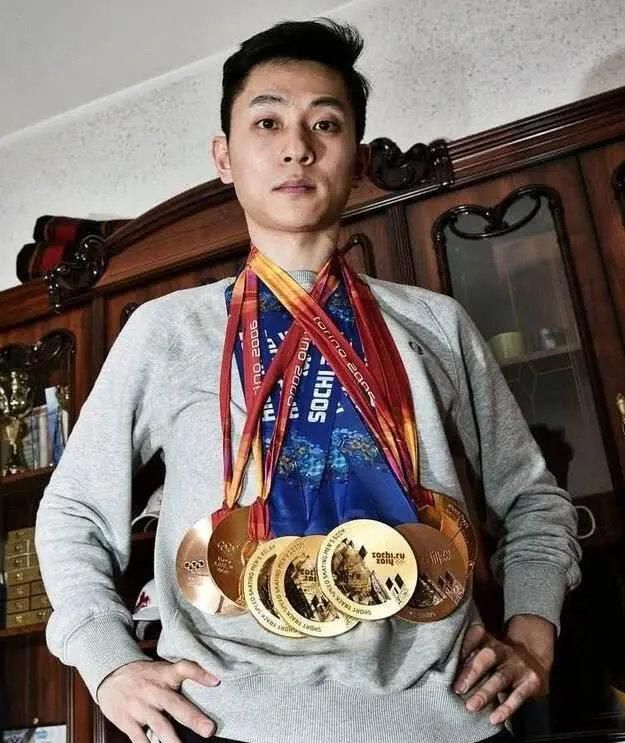 中国队夺得北京冬奥首金的背后,一人功不可没,武大靖称其为榜样休闲区蓝鸢梦想 - Www.slyday.coM 中国队夺得北京冬奥首金的背后,一人功不可没,武大靖称其为榜样休闲区蓝鸢梦想 - Www.slyday.coM