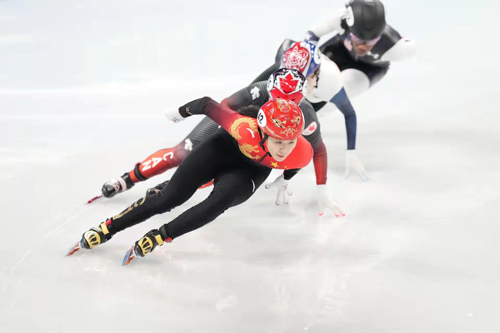竞争激烈短道速滑赛场奥运会新纪录频出