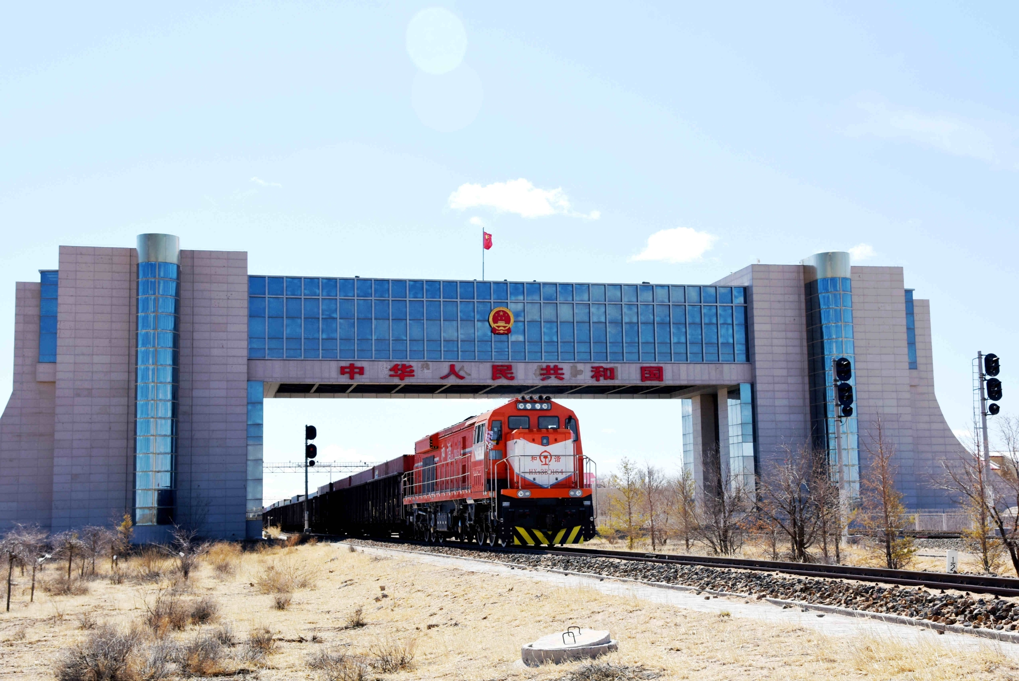 春节期间二连浩特铁路口岸出入境中欧班列55列
