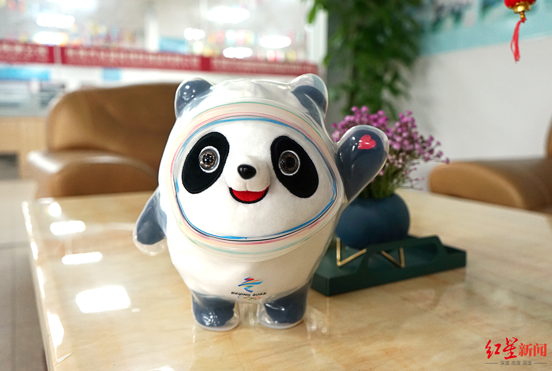 冰墩墩售罄，何时才能“一户一墩”？有外壳厂家称已接订单近40万休闲区蓝鸢梦想 - Www.slyday.coM