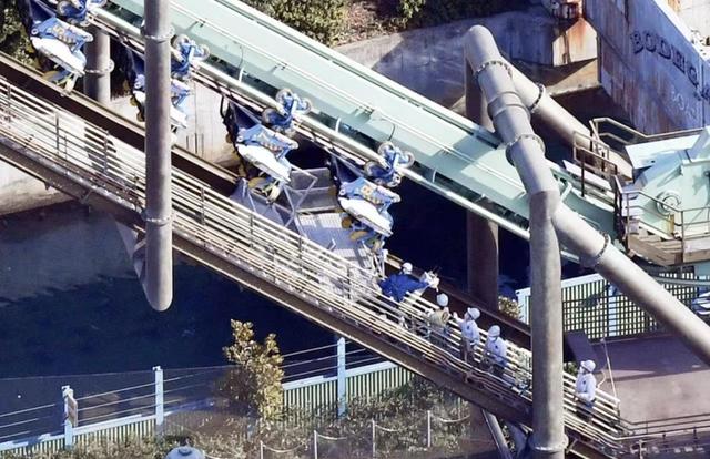 惊险！日本环球影城过山车运行中停止，30名乘客被困休闲区蓝鸢梦想 - Www.slyday.coM