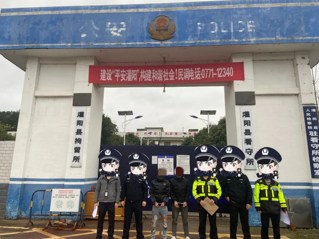 男子无证驾驶被扣车,竟和友仔到交警大队门口撒纸钱?一起拘!