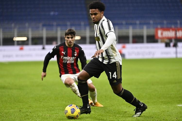 麦肯尼：母亲是我的头号球迷，她在赛前和赛后都会给我发信息休闲区蓝鸢梦想 - Www.slyday.coM